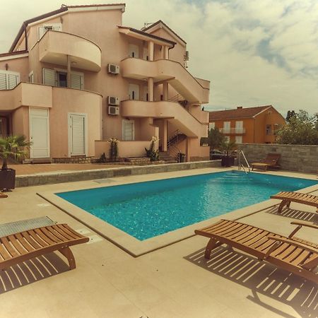 Apartments Basilea Biograd Na Moru Bagian luar foto