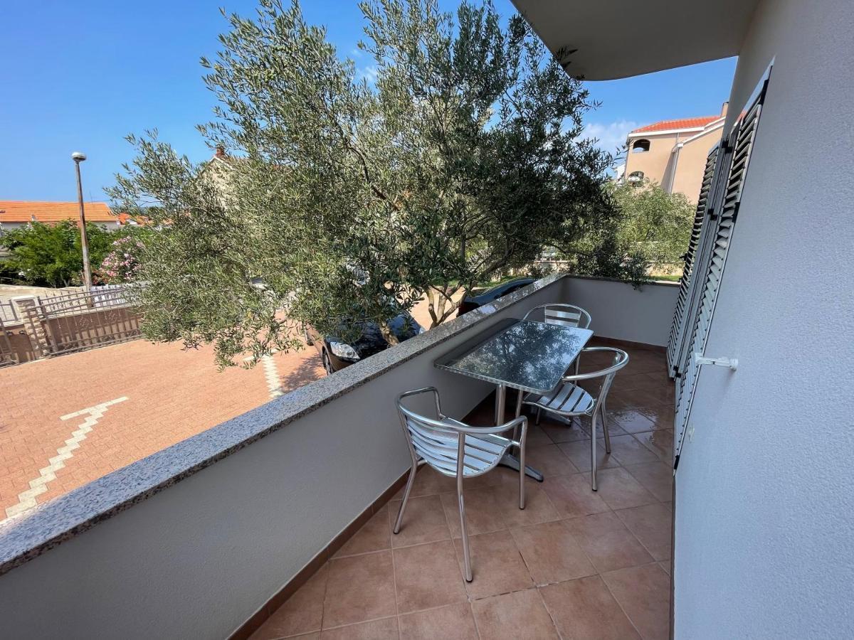 Apartments Basilea Biograd Na Moru Bagian luar foto