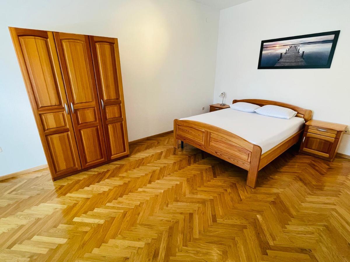 Apartments Basilea Biograd Na Moru Bagian luar foto