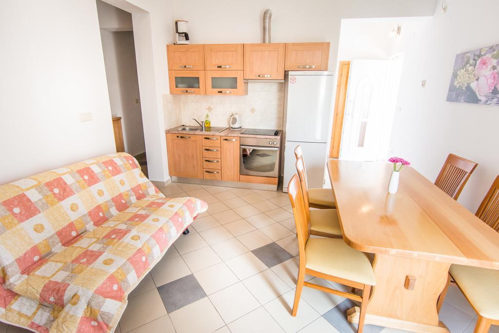 Apartments Basilea Biograd Na Moru Bagian luar foto