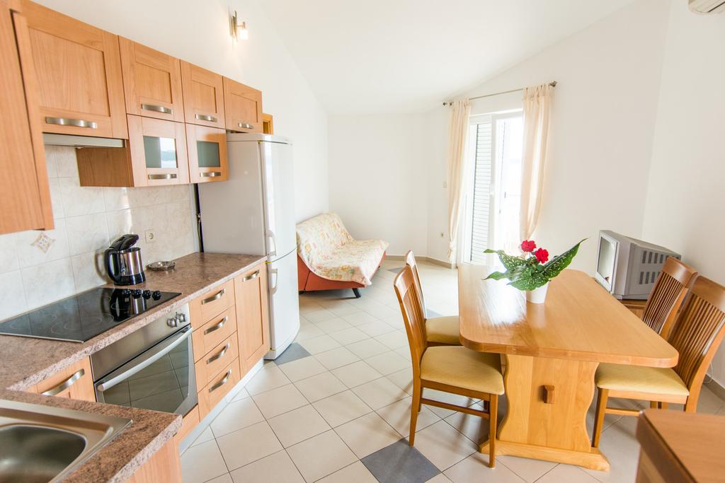 Apartments Basilea Biograd Na Moru Bagian luar foto
