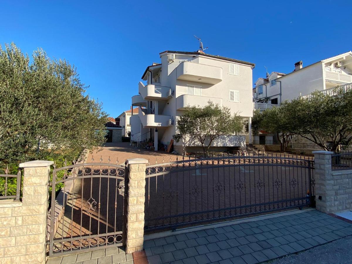 Apartments Basilea Biograd Na Moru Bagian luar foto